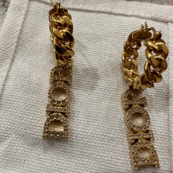 White crystals, 'DIOR' signature, gold-finish metal, hook clasp, sold as a pair. - Picture 5 of 6